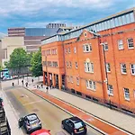 - Cabot Circus * 布里斯托
