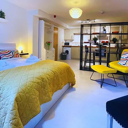 - Cabot Circus Apartment