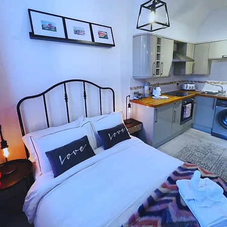 - Cabot Circus Apartment *