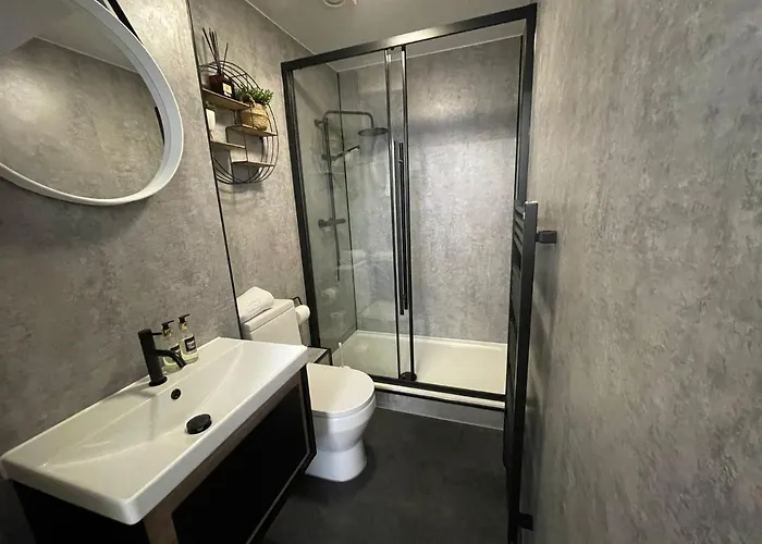 - Cabot Circus Apartment *