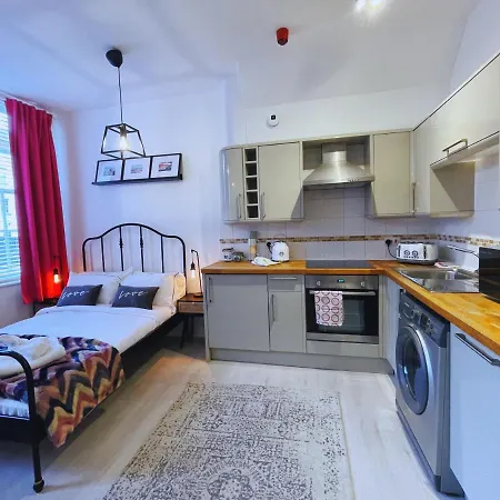 - Cabot Circus * Бристоль